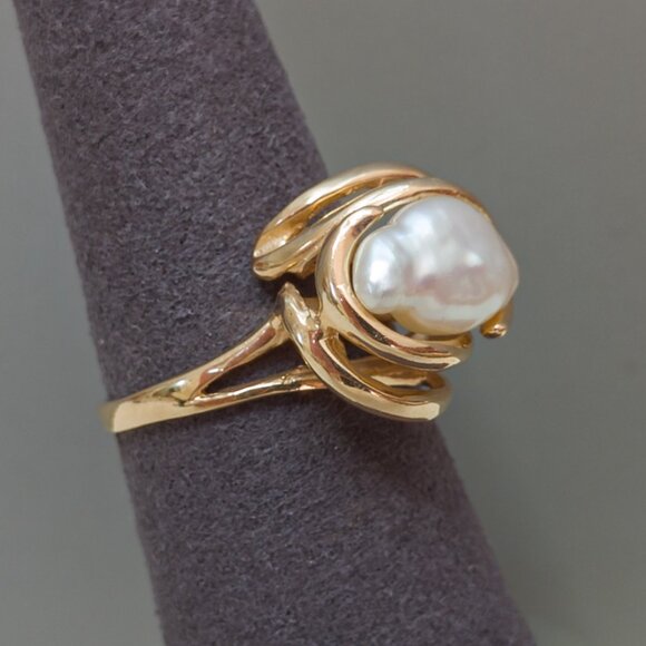 Vintage 14k Gold Sculptural Swirl Ring with Baroque Freshwater Pearl — Size 6.75 - Picture 3 of 14